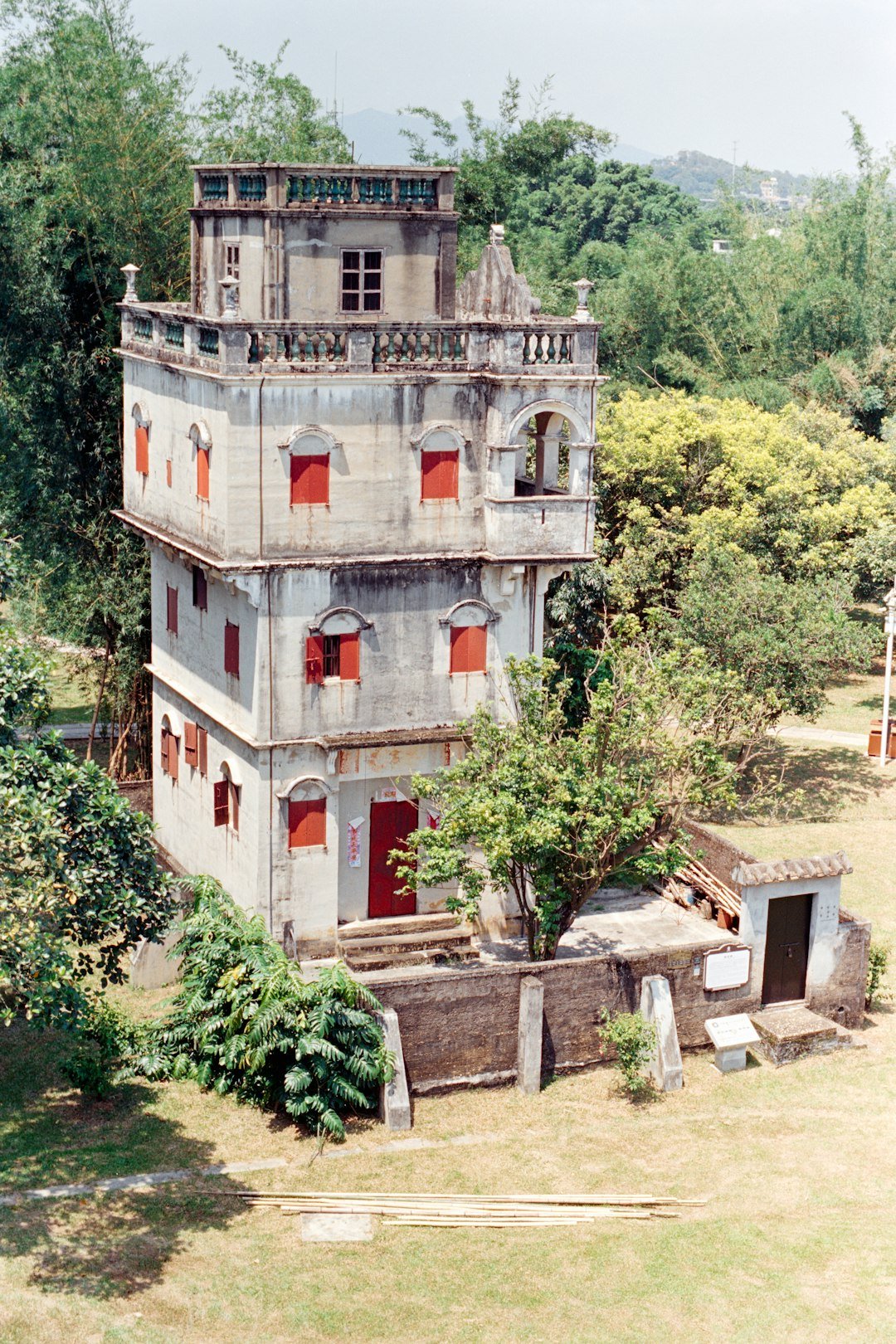 a-multi-story-house-stands-amongst-lush-greenery-dgvtm8cllqe